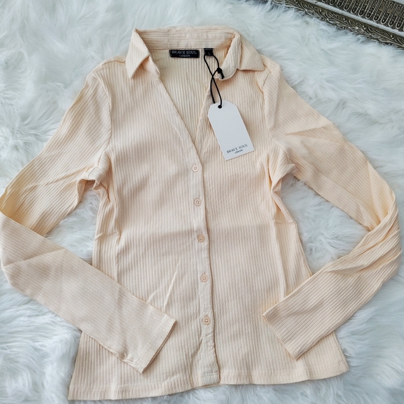 Brave Soul Tops - New! Brave Soul London Collared ribbed long sleeve button front top size Large.